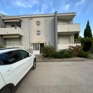 Lili Apartman